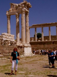 Private Archaeologous guide on half day Izmir tour 