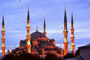 Favorite Istanbul sightseeing destination, the Blue Mosque seen on walking day tour by Archaeologous